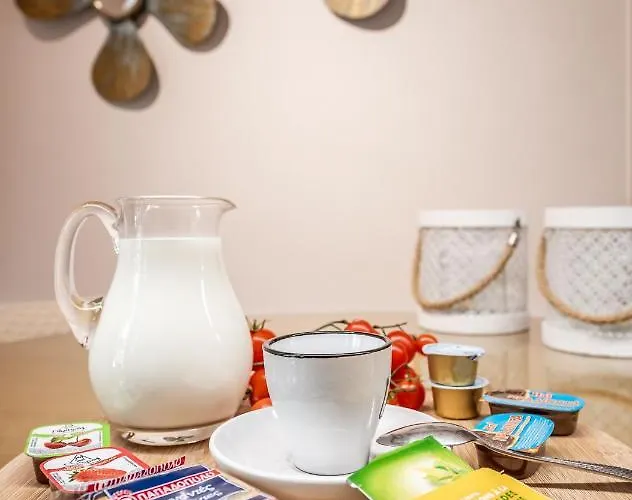 Mantelena & Family * Pollonia