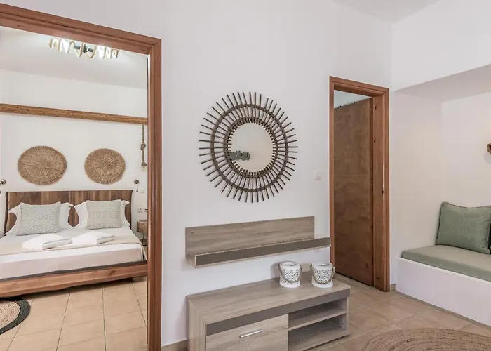 Mantelena & Family * Pollonia