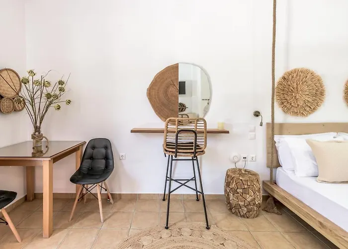 Mantelena & Family Pollonia