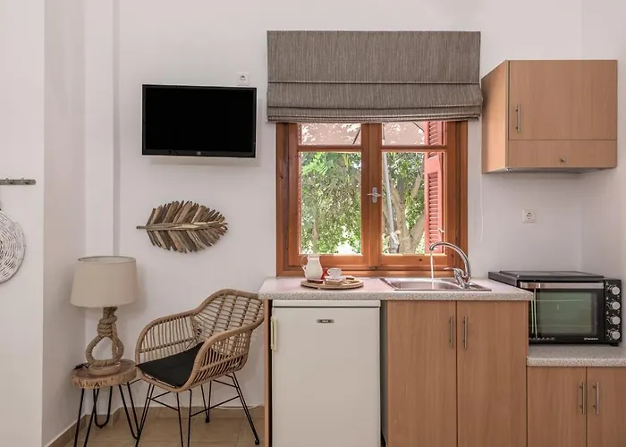 Mantelena & Family * Pollonia