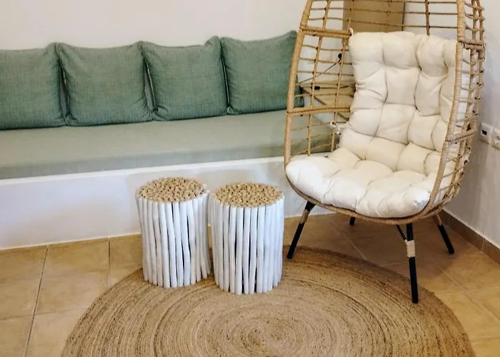 Mantelena & Family * Pollonia