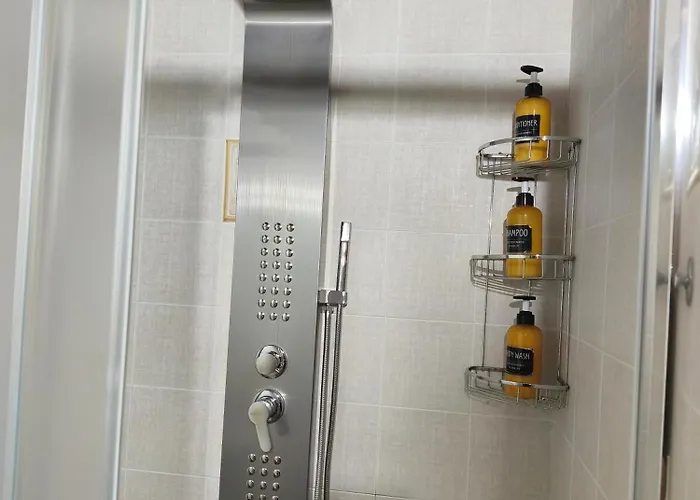 Mantelena & Family Pollonia