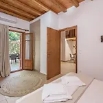 Mantelena & Family Apartment