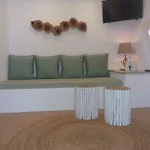 Mantelena & Family Apartment *