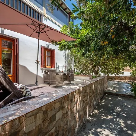 Mantelena & Family Apartment