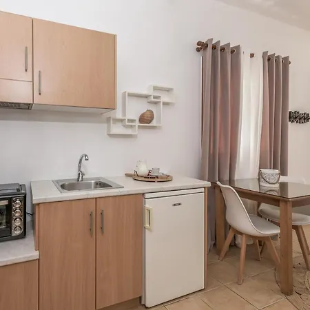 Mantelena & Family Apartman Pollónia