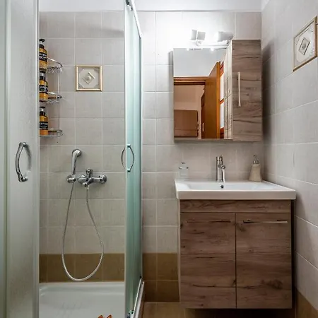 Mantelena * Pollonia