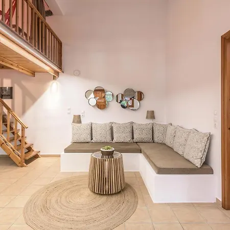 Mantelena & Family ポロニア