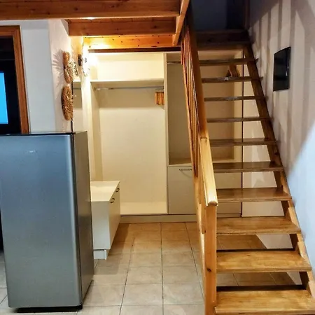 Mantelena & Family ポロニア