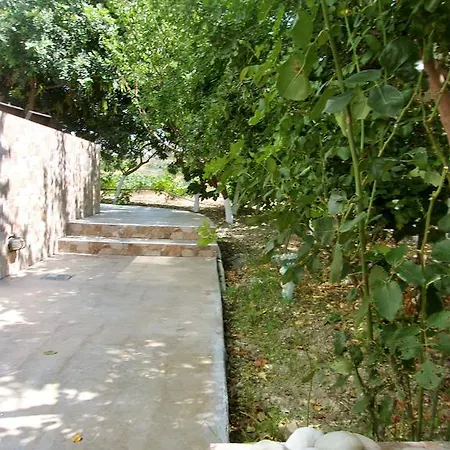 Apartment Mantelena & Family Pollonia
