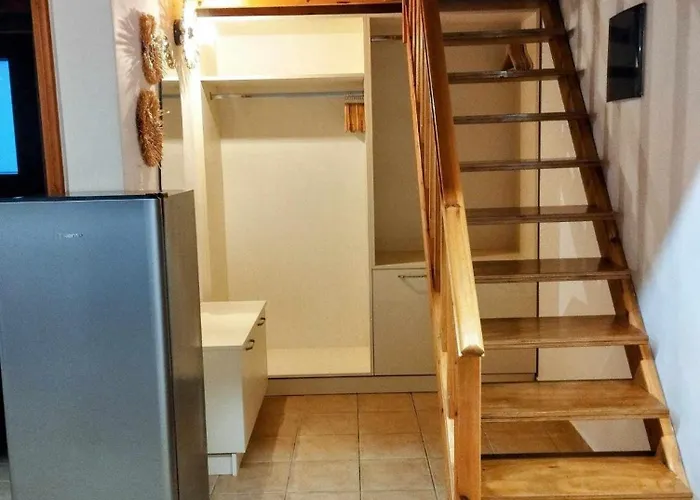 Mantelena & Family Поллония